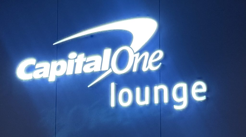 Capital One Lounge Las Vegas (LAS) Review – A Calm, Modern Escape Before&nbsp;Takeoff